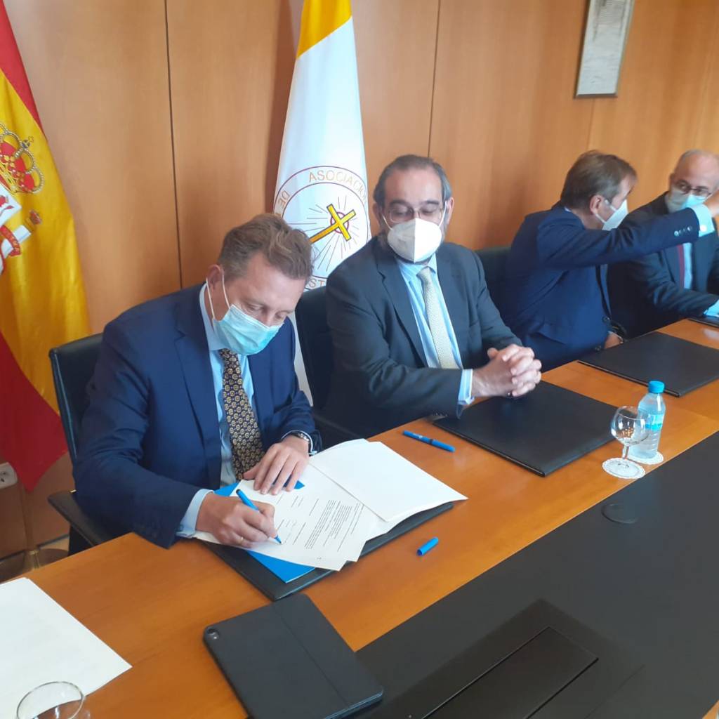 La Universidad CEU San Pablo y el bufete Cremades & Calvo Sotelo firman un acuerdo para impartir másteres jurídicos