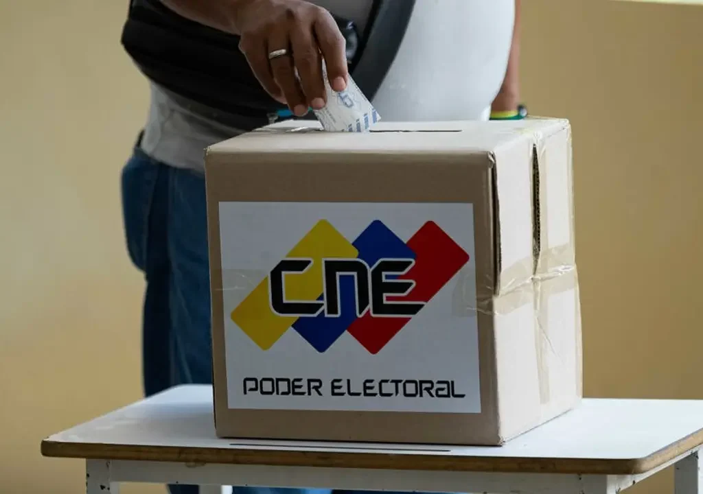 Venezuela vota con un Maduro amenazando «la tranquilidad» y una oposición con opciones reales de victoria