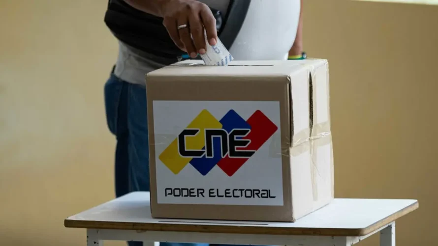 Venezuela vota con un Maduro amenazando «la tranquilidad» y una oposición con opciones reales de victoria