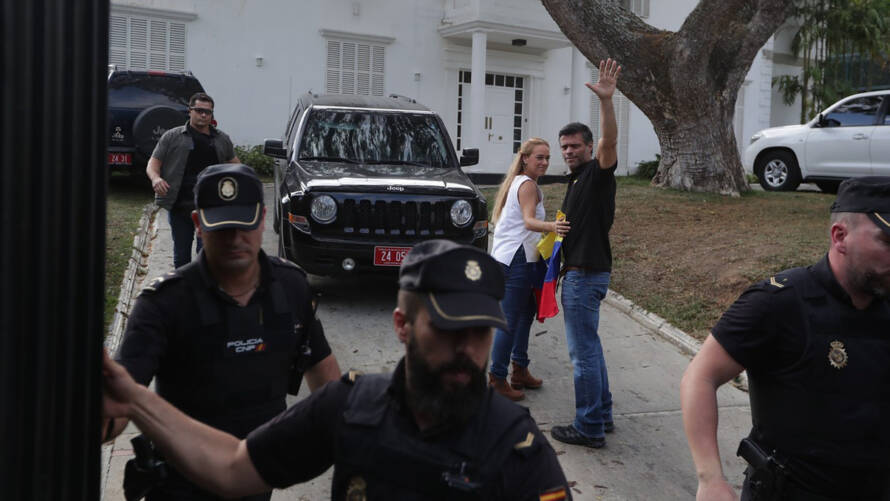 Leopoldo López necesitaría un salvoconducto de Maduro para abandonar la embajada española sin ser detenido